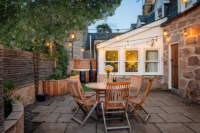 Riverside Cottage with wood fired hot tub in Cairngorms